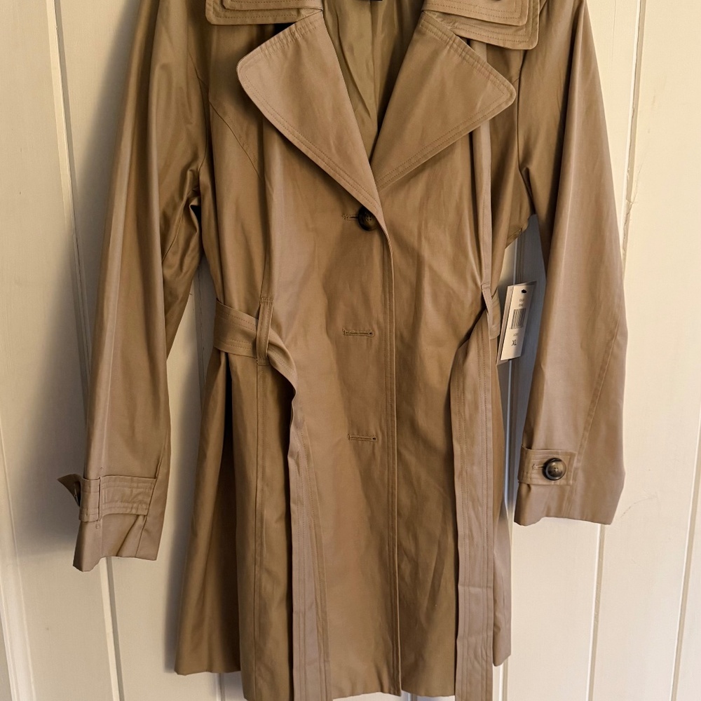 Women’s London Fog trench coat NWT size XL